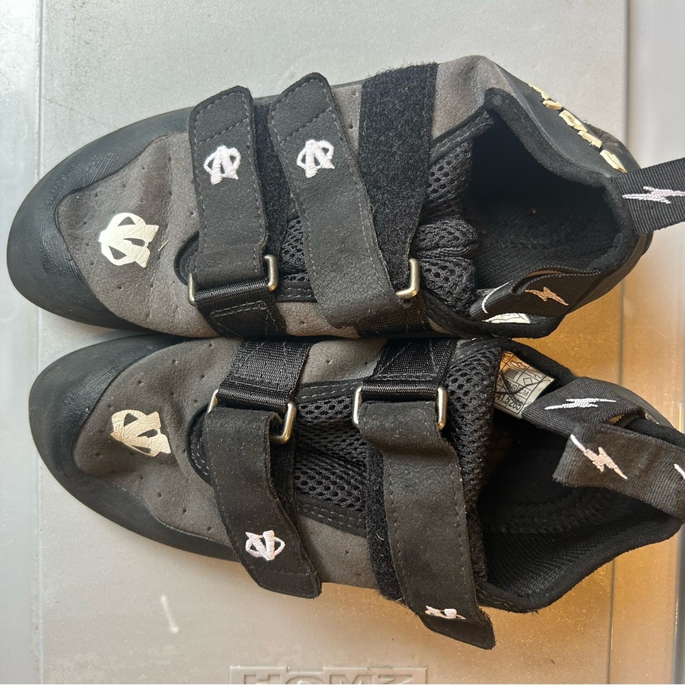 Evolv Women's Black/Gray Climbing Shoes